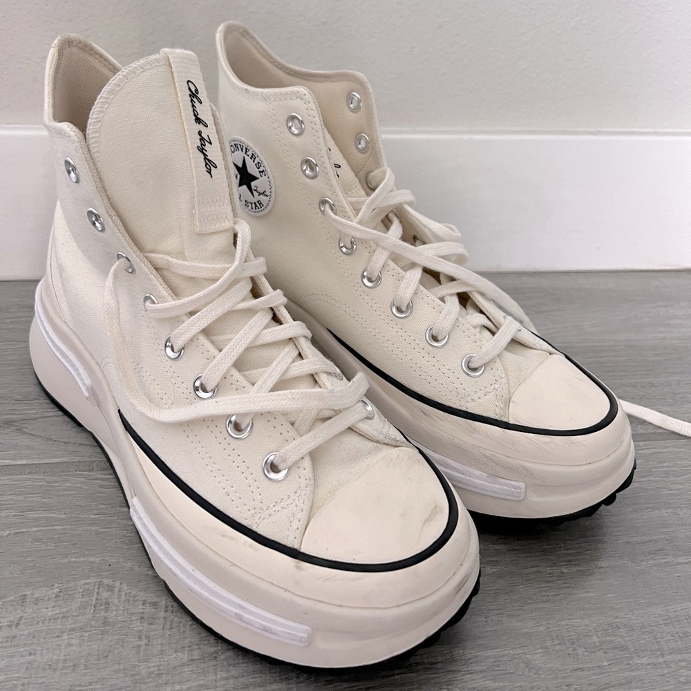 Woman’s size 10, Men’s 8.5 Converse Shoe